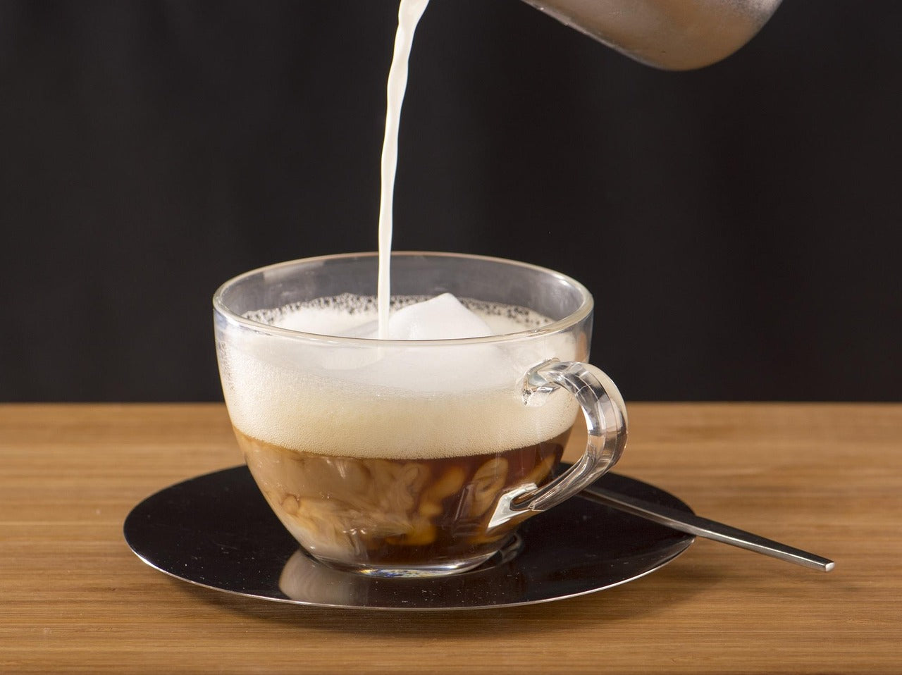 Die ideale Cappuccinotasse finden: Grösse, Material und Barista-Tipps für perfekten Genuss bei kaffeegeniesser.ch (Schweiz)