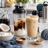 Joghurt-Kaffee mit Cold Brew und griechischem Joghurt in einem Glas