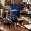 Lavazza Kaffeebohnen und Espresso als Beispiel für Qualität und italienische Röstkunst