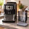 DeLonghi Magnifica S beim Entkalken mit Entkalker und blinkender Kontrollleuchte