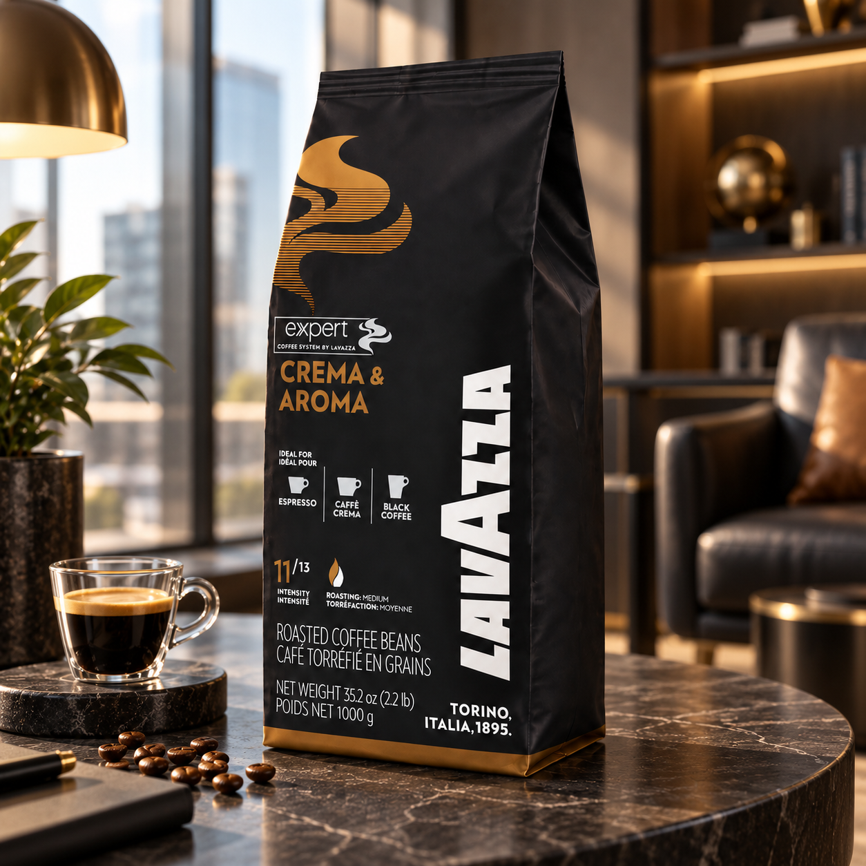 Das Aromaprofil von Lavazza Crema e Aroma zeigt als Espresso dunkle Schokolade und Gewürze, ergänzt durch fruchtige und holzige Nuancen.