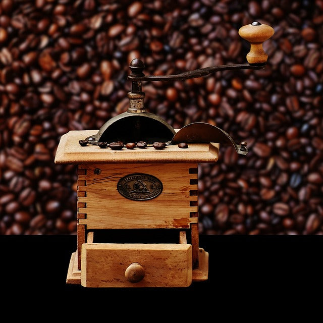 Mokador und Lavazza Kaffeebohnen im Vergleich von Aroma, Crema, Intensität und Röstprofil.