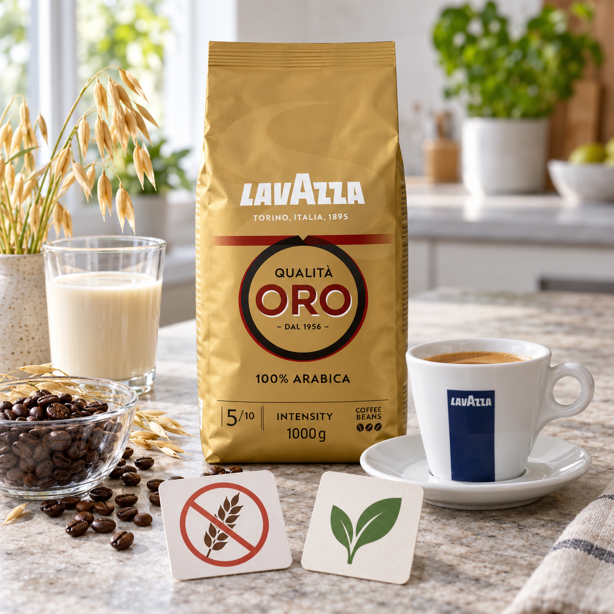 Lavazza Kaffee neben Kaffeebohnen und einer Espressotasse auf hellem Hintergrund