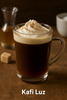 Original Kafi Luz im traditionellen Glas mit klarem Schnaps und heller Kaffeefarbe nach Schweizer Rezept.
