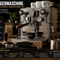 Moderne Siebträgermaschine bereitet aromatischen Espresso mit perfekter Crema und Barista-Qualität zu