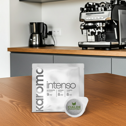 Perfekter neapolitanischer Espresso zubereitet mit Karoma Intenso Pads Schweiz