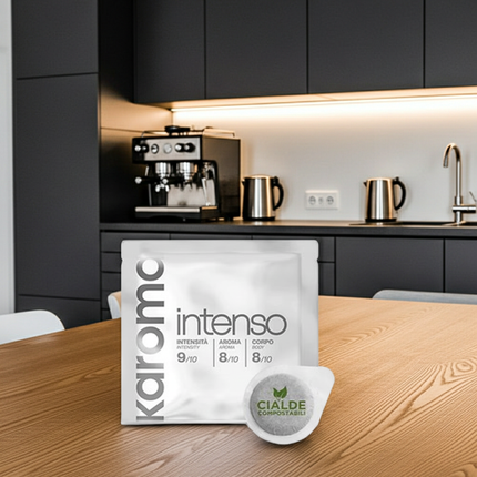 Umweltfreundlicher Espresso-Genuss: Biologisch abbaubare Karoma Intenso Portionen ohne Kapselmüll.