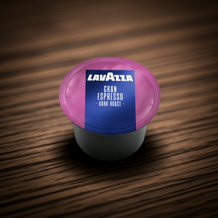 Nahaufnahme Lavazza BLUE Extra Intenso Kapsel – Kraftvolles Aroma mit Noten von Kakao und Holz