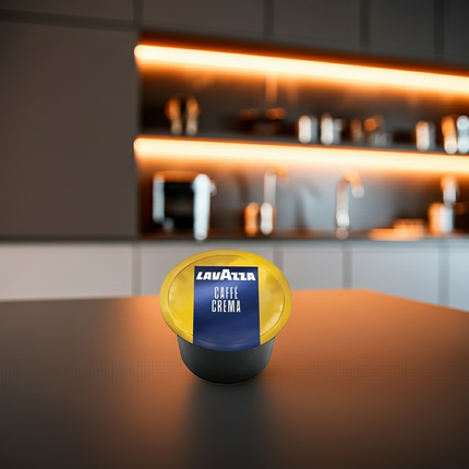 Lavazza BLUE Caffè Crema Schweiz – 100er Vorratspackung milder Kaffeekapseln mit süsslichen Gebäcknoten.