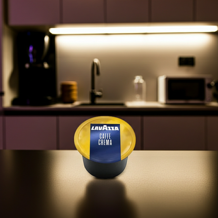 Produktansicht Lavazza Caffè Crema BLUE – 100 einzeln versiegelte Kapseln für konstante Frische in der Schweiz.