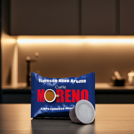 Nahaufnahme Moreno Blue Arome Kapseln – Fokus auf die goldene Crema und das florale Geschmacksprofil.