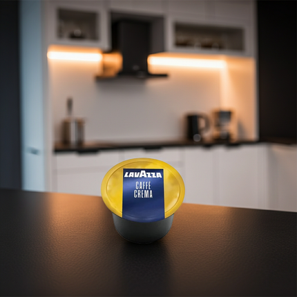 Zubereitung Caffè Crema BLUE – Zeigt den fliessenden Goldton und die feine Textur bei der 110ml Extraktion.