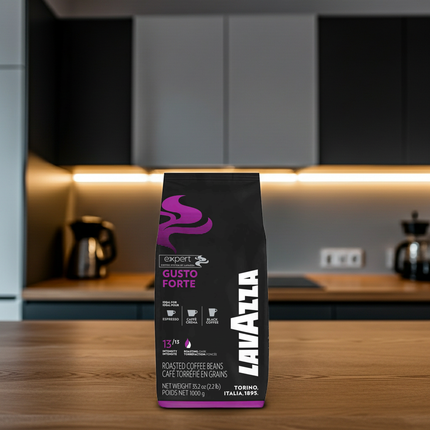 100 % Robusta Kaffeebohnen von Lavazza Gusto Forte für kräftigen Espresso mit würzigen Röstaromen