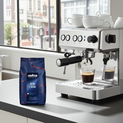 Lavazza Crema e Aroma 1kg: Ganze Bohne für kräftigen Latte Macchiato und starken Espresso.