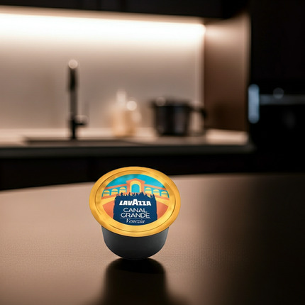 Lavazza BLUE Canal Grande – Hervorragend geeignet für Espresso und milde Milchmischgetränke.