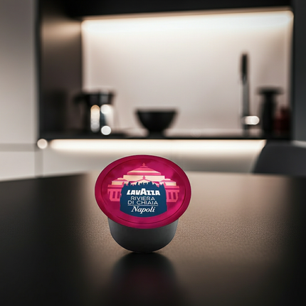 Neapolitanischer Espresso: Lavazza BLUE Riviera di Chiaia – Die kraftvolle Mischung für den echten Bar-Geschmack.