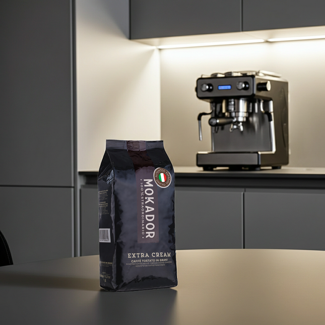 Mokador Extra Cream 1kg: Ganze Bohnen für eine extrem dichte, haselnussbraune Crema im Vollautomaten.
