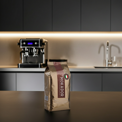 Beste Kaffeebohnen für Latte Macchiato: Mokador Espresso Oro 1kg sorgt für kräftigen Geschmack gegen Milch.