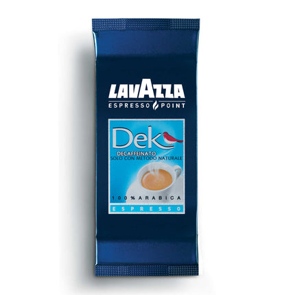 Lavazza EP Dek Pads mit entkoffeiniertem Espresso und feiner, goldbrauner Crema in einer Espressotasse