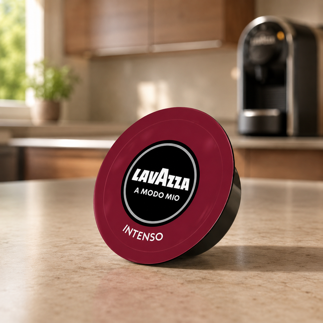 Lavazza A Modo Mio Intenso mit kräftigem Espresso, dunkler Crema und intensivem Röstaroma für echten Kaffeegenuss